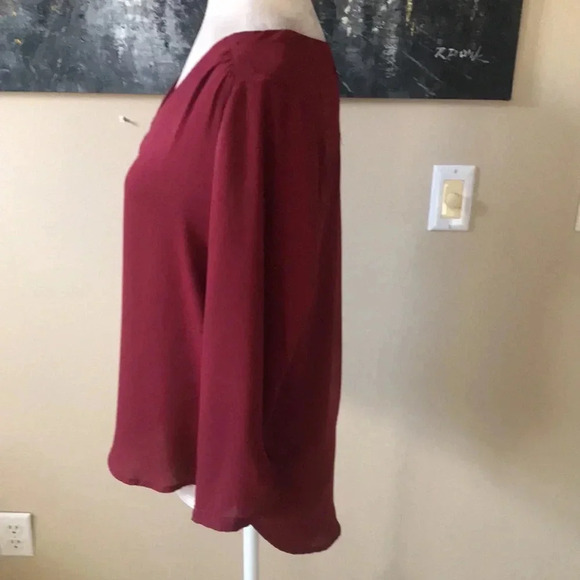 Lily White Burgundy Sheer Hi-Low Hem 3/4 Sleeve V-Neck Top-M - Picture 4 of 11